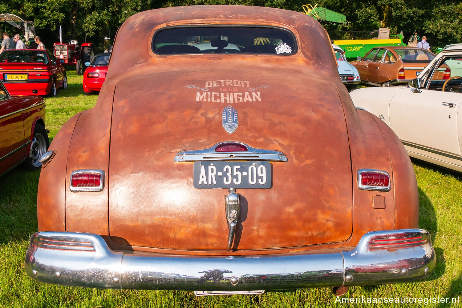 Plymouth De Luxe uit 1942